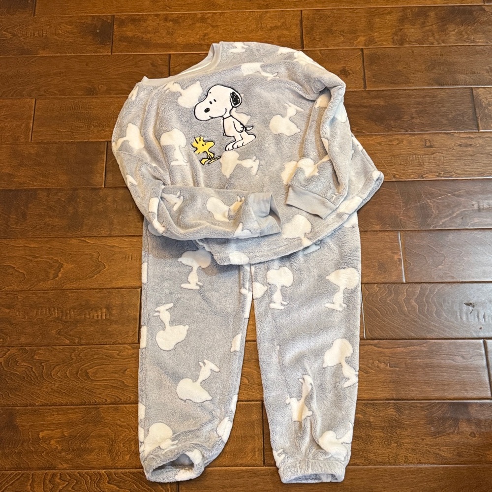 Peanuts Snoopy the dog  Gray and White plush set NWOT